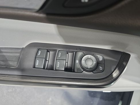Used 2020 GMC Acadia SLT FWD image 29