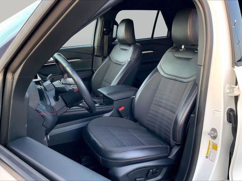 Used 2025 Ford Explorer ST-Line w/ ST-Line Street Pack AWD/4WD image 7