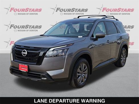 New 2025 Nissan Pathfinder SV w/ Black Appearance Package image 9