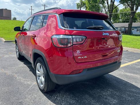 Used 2018 Jeep Compass Latitude w/ Popular Equipment Group AWD/4WD image 3