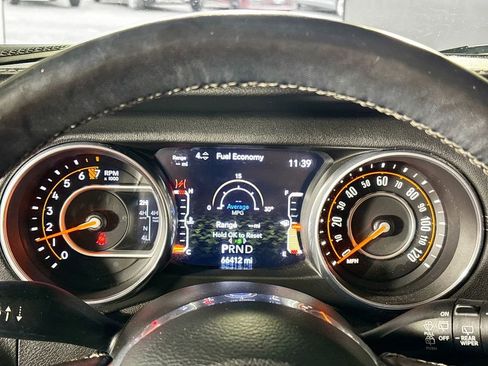 Used 2018 Jeep Wrangler Unlimited Sahara w/ Uconnect 4C Nav & Sound Group image 14