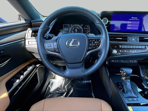 Used 2024 Lexus ES 300h w/ Premium Package FWD image 5