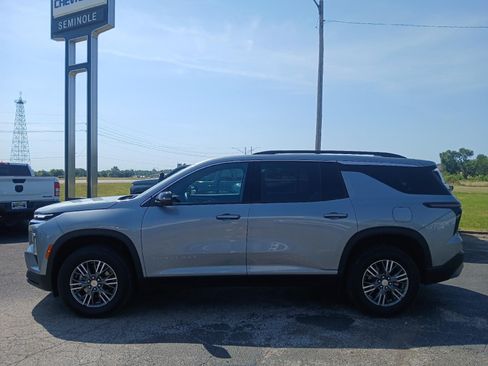 Used 2026 Chevrolet Traverse LT w/ Driver Confidence Package AWD/4WD image 3