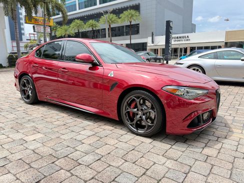 Used 2017 Alfa Romeo Giulia Quadrifoglio RWD image 7