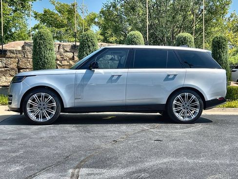 Certified 2025 Land Rover Range Rover Long Wheelbase Autobiography AWD/4WD image 2