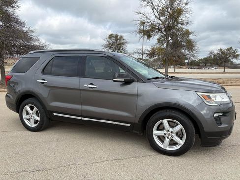Used 2018 Ford Explorer XLT w/ Equipment Group 201A image 41
