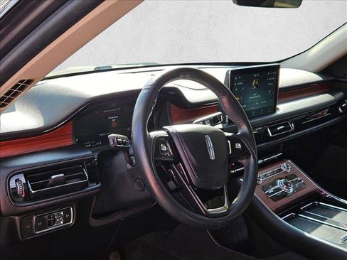 Used 2022 Lincoln Aviator Reserve w/ Elements Package Plus image 11