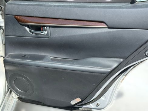 Used 2013 Lexus ES 350 w/ Luxury Pkg image 32