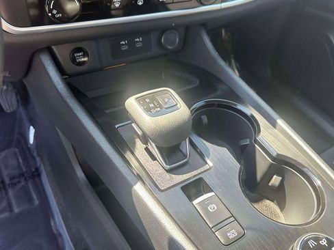 Used 2025 Nissan Rogue S AWD/4WD image 29