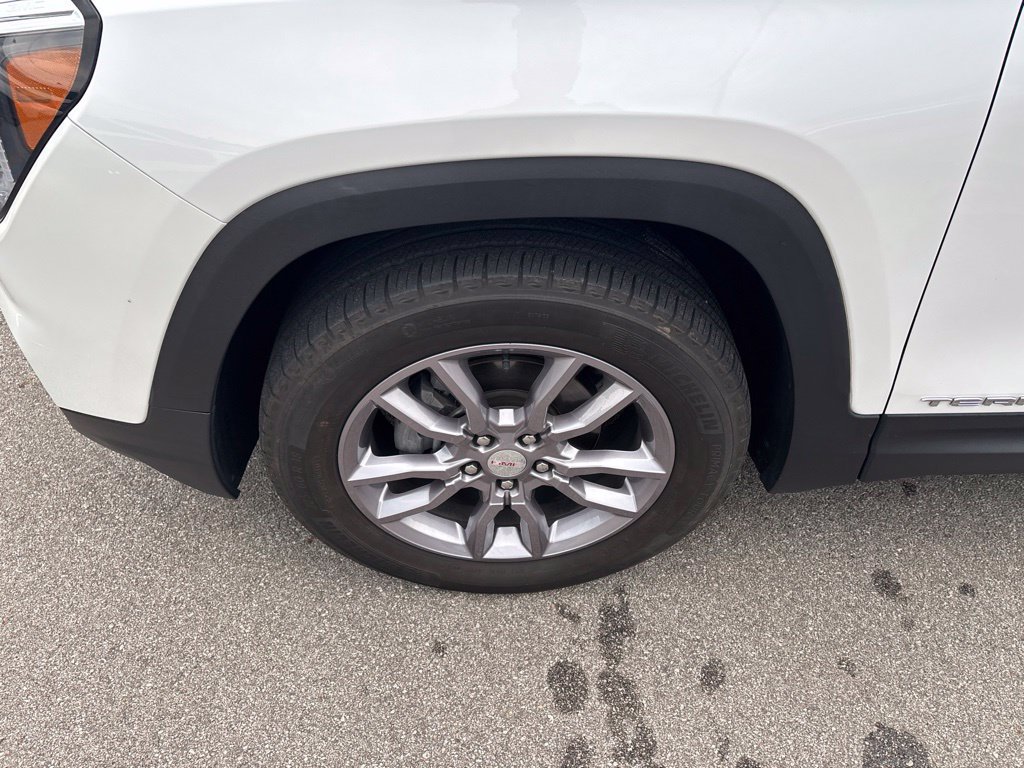 Used 2023 GMC Terrain SLT w/ LPO, Floor Liner Package AWD/4WD image 4