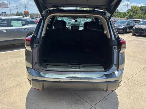 Used 2025 Nissan Rogue SV w/ SV Premium Package FWD image 8