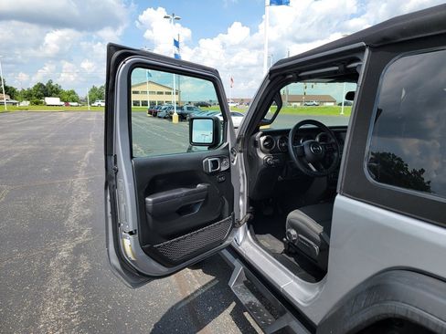 Used 2021 Jeep Wrangler Sport S image 18