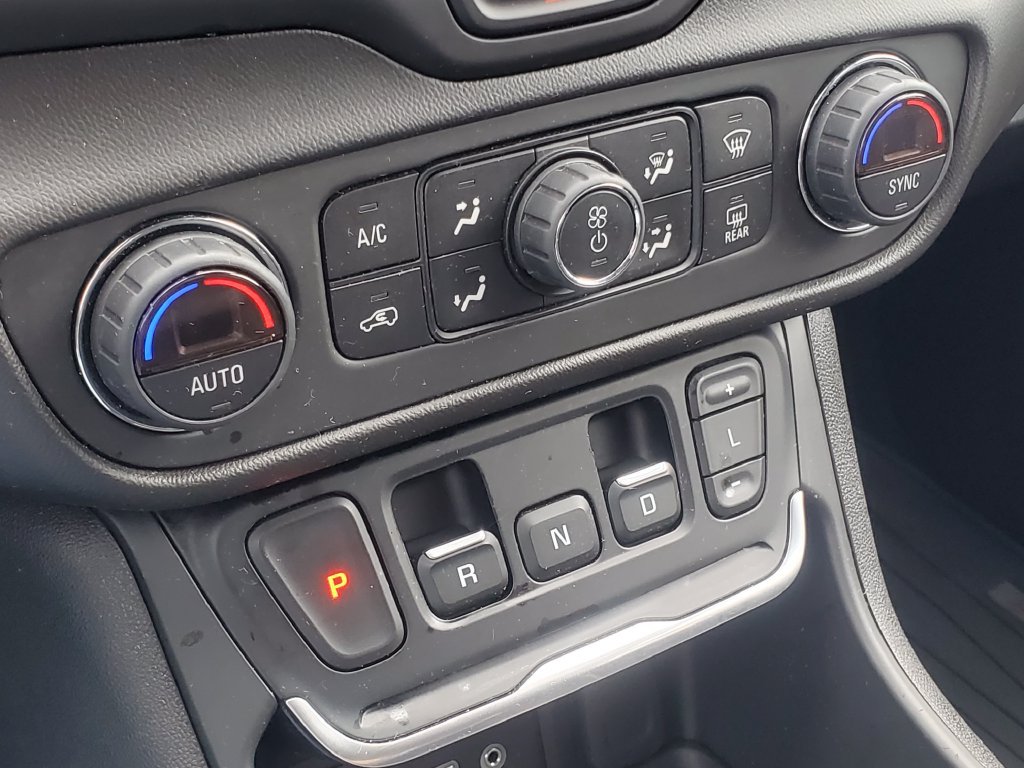 Used 2020 GMC Terrain SLE w/ Driver Convenience Package FWD image 15