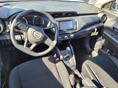 New 2025 Nissan Kicks Play S image 5