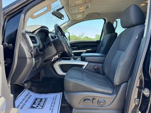 Used 2017 Nissan Titan PRO-4X AWD/4WD image 15