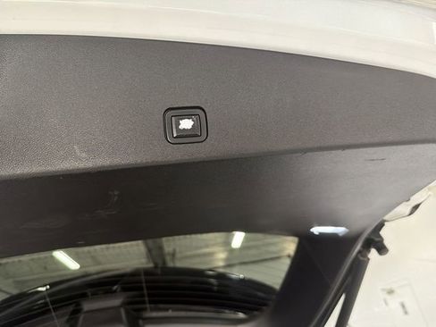 Certified 2020 Cadillac XT6 Premium Luxury w/ Platinum Package image 16