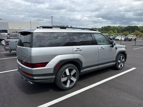 Used 2025 Hyundai Santa Fe Limited image 2