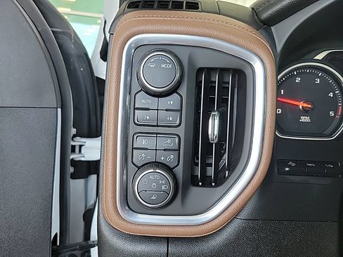 Used 2021 Chevrolet Silverado 2500 High Country w/ Z71 Off-Road Package AWD/4WD image 25