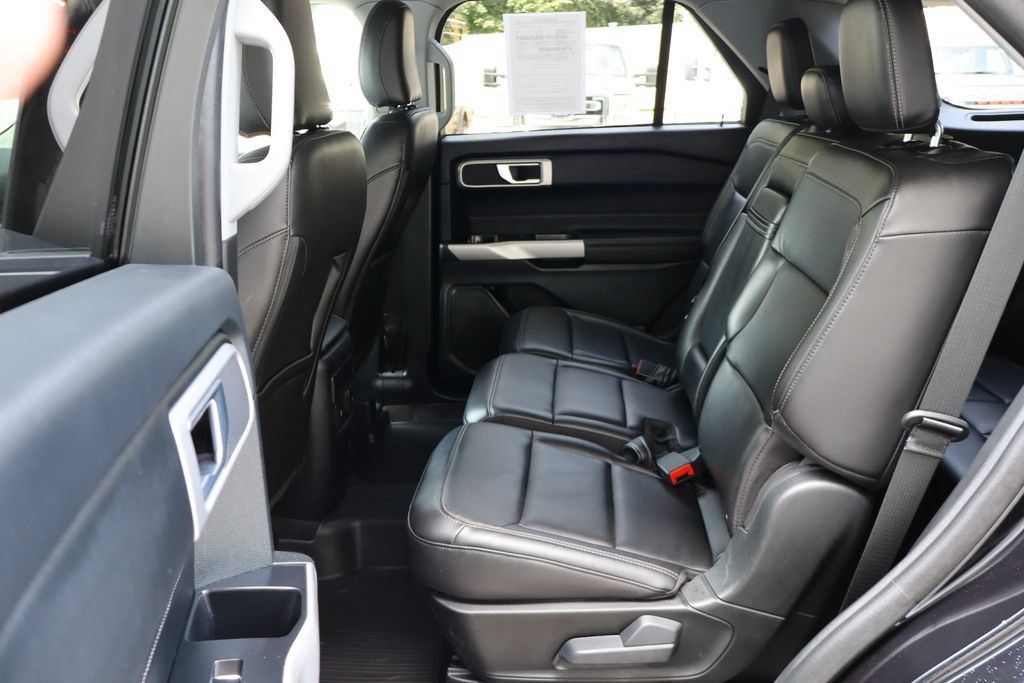 Used 2024 Ford Explorer XLT w/ Equipment Group 202A AWD/4WD image 9