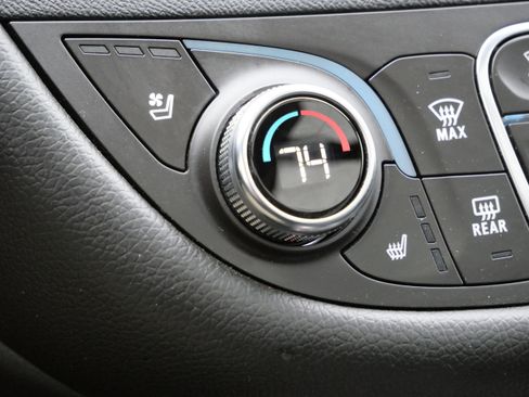 Used 2018 Chevrolet Malibu Premier w/ Premier Sun and Wheel Package image 30