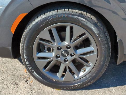 Certified 2021 Kia Soul S image 11