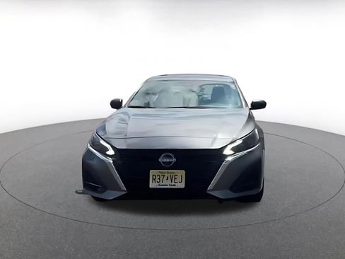 Used 2025 Nissan Altima 2.5 SV FWD image 4