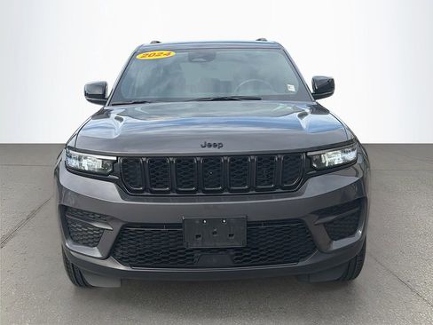 Used 2024 Jeep Grand Cherokee Altitude AWD/4WD image 9