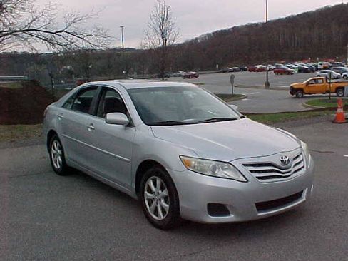Used 2010 Toyota Camry LE FWD image 22