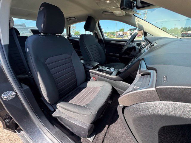 Used 2020 Ford Fusion SE FWD image 11