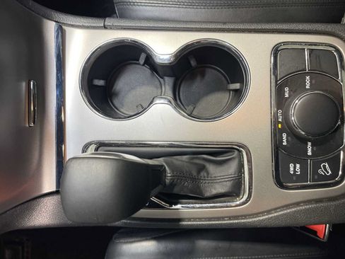 Used 2019 Jeep Grand Cherokee Limited AWD/4WD image 17