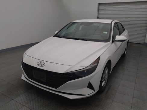 Used 2022 Hyundai Elantra SE FWD image 15