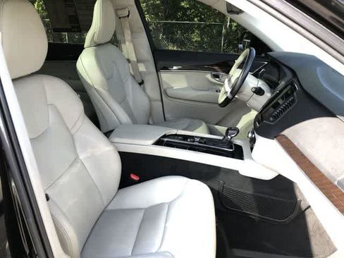 Used 2019 Volvo XC90 T5 Momentum w/ Protection Package Premier FWD image 20