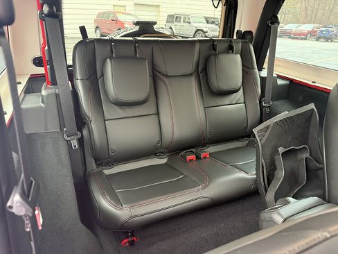 Used 2023 Jeep Wrangler Rubicon w/ Steel Bumper Group image 17