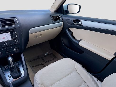 Used 2011 Volkswagen Jetta SEL image 22