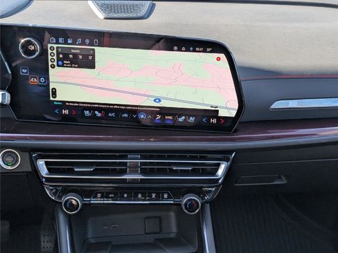 Used 2024 Chevrolet Traverse RS w/ LPO, Floor Liner Package image 20