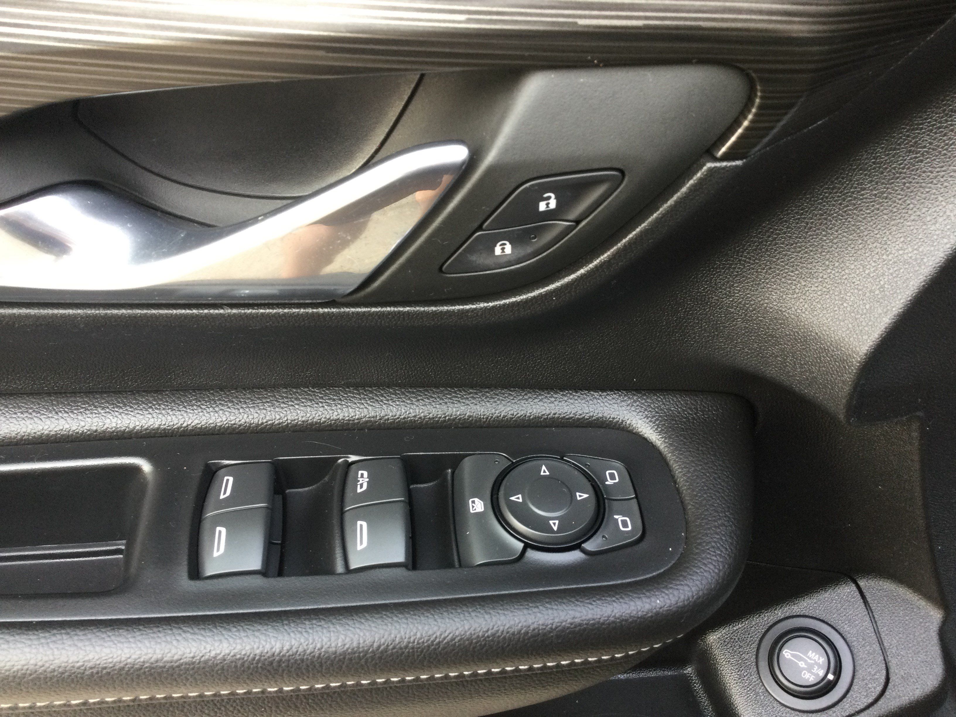 Used 2023 GMC Terrain SLE w/ Driver Convenience Package AWD/4WD image 9
