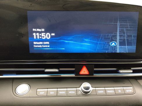 Used 2024 Hyundai Elantra SEL FWD image 25