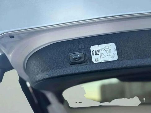 Used 2017 Ford Escape Titanium image 12