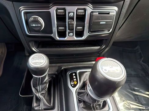 Used 2020 Jeep Wrangler Unlimited Sahara AWD/4WD image 27