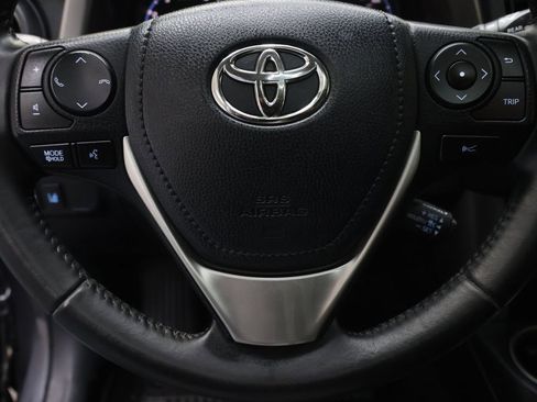 Used 2018 Toyota RAV4 XLE AWD/4WD image 19