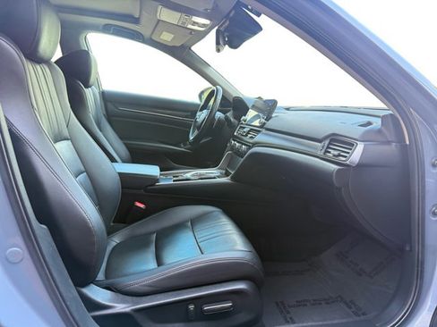 Used 2022 Honda Accord Touring image 12