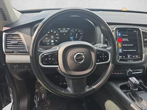 Used 2022 Volvo XC90 T5 Momentum w/ Climate Package image 18