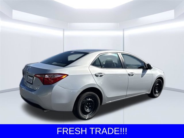 Used 2017 Toyota Corolla LE w/ Carpet Mat Package (TMS) FWD image 4
