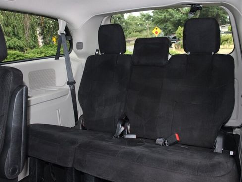 Used 2012 Dodge Grand Caravan Crew FWD image 16