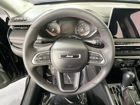 Used 2022 Jeep Compass Trailhawk AWD/4WD image 11