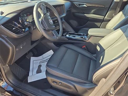 Used 2023 Buick Envision Essence image 2