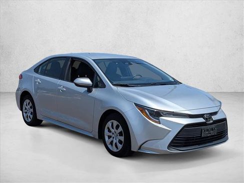 Used 2023 Toyota Corolla LE FWD image 3
