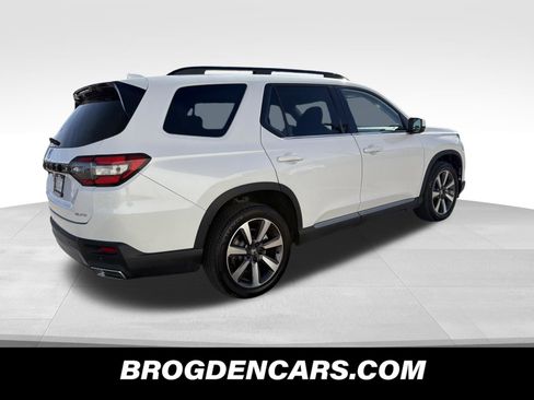 Used 2023 Honda Pilot Elite image 3