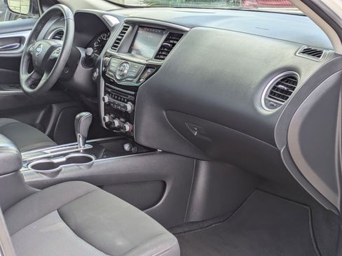 Used 2020 Nissan Pathfinder SV image 29