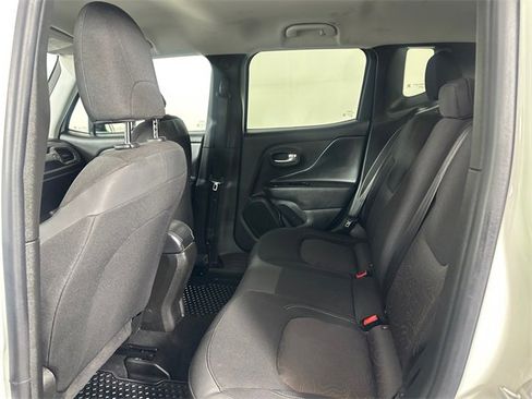 Certified 2023 Jeep Renegade Latitude image 14